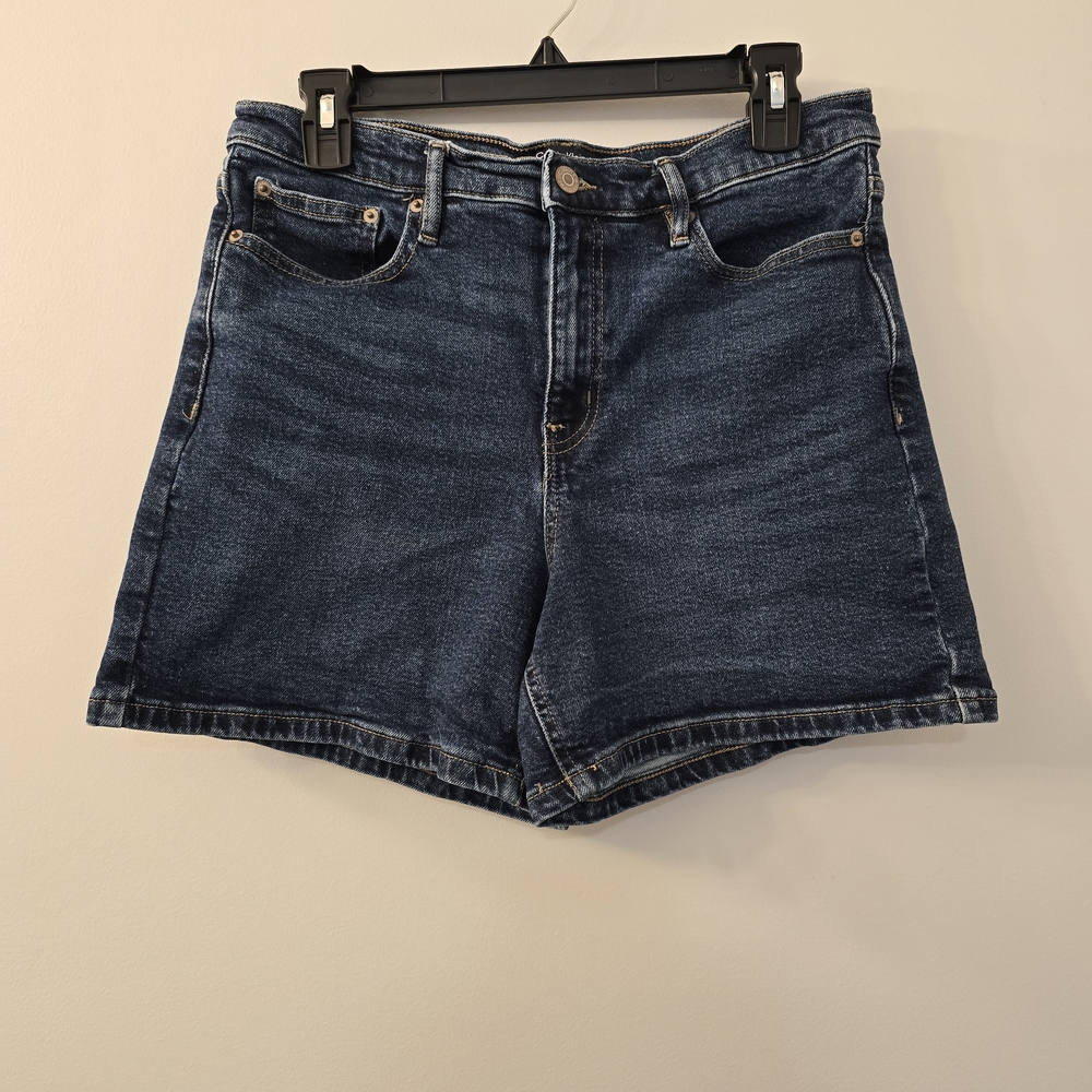 Calvin Klein Denim Shorts for Ladies - Size 12 - In Excellent Condition